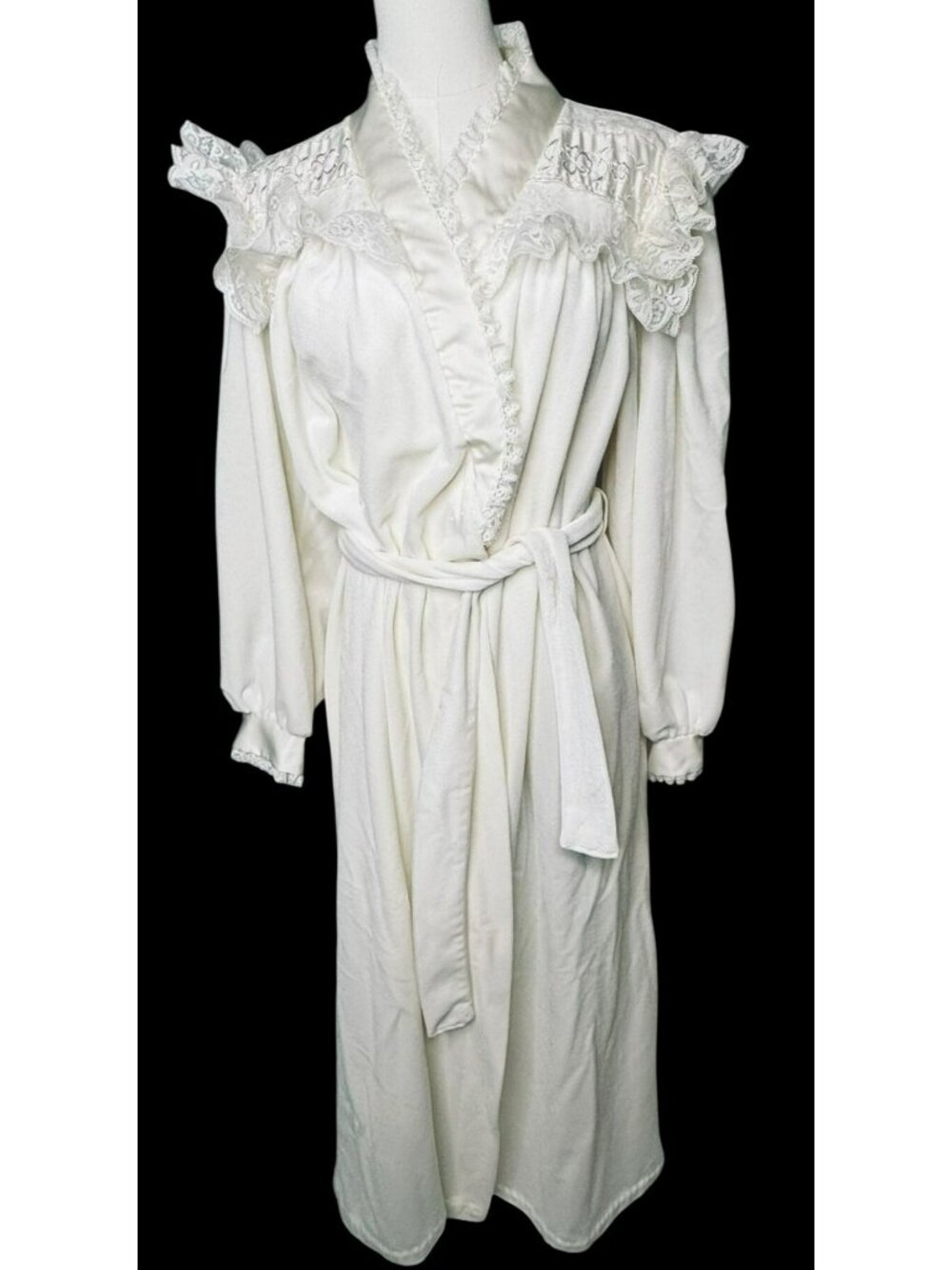 Gilligan OMalley Ivory Robe Large Lace Ruffle Embroidery Cottagecore Grannycore